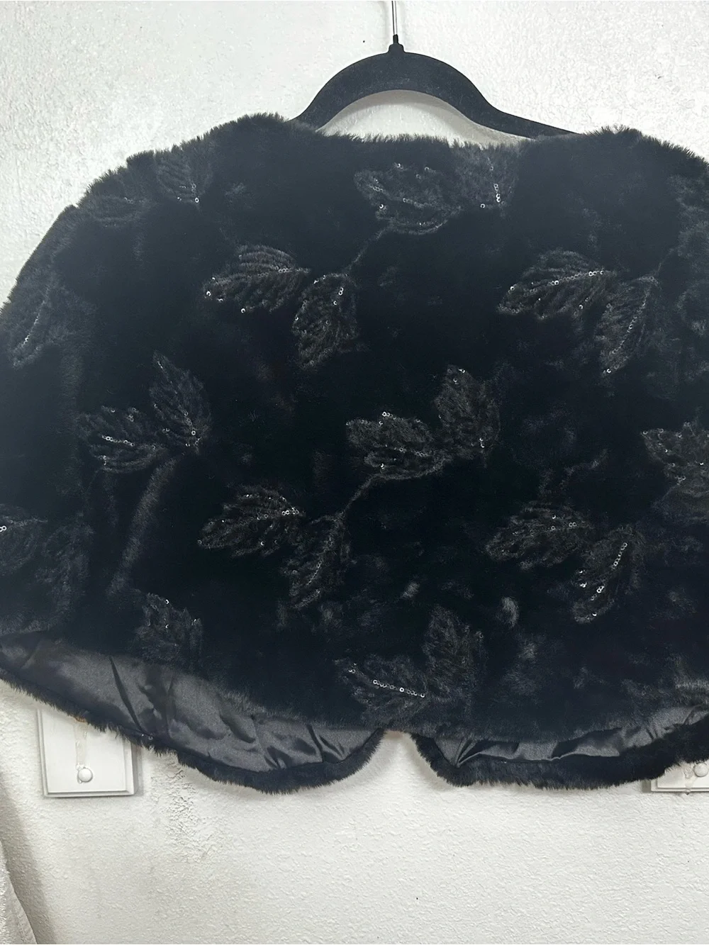 Nina Leonard Black Faux Fur Cropped Jacket with Brooch - Picture 4 of 10